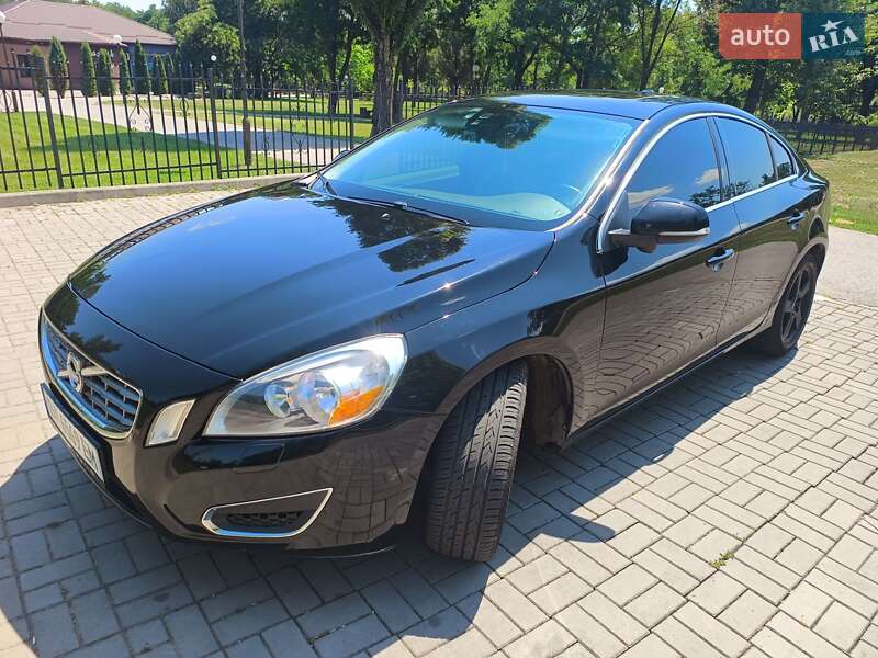 Седан Volvo S60 2013 в Покрове
