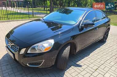 Седан Volvo S60 2013 в 