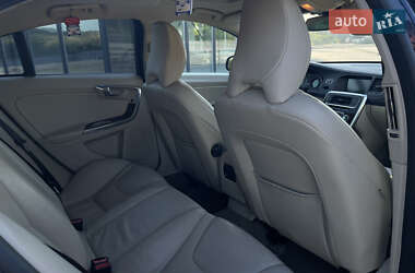 Седан Volvo S60 2011 в 