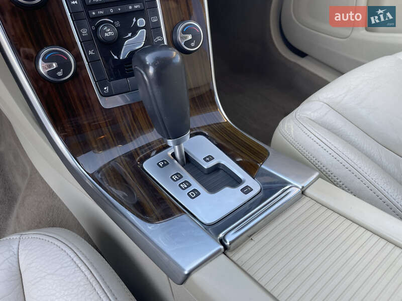 Седан Volvo S60 2011 в Львове