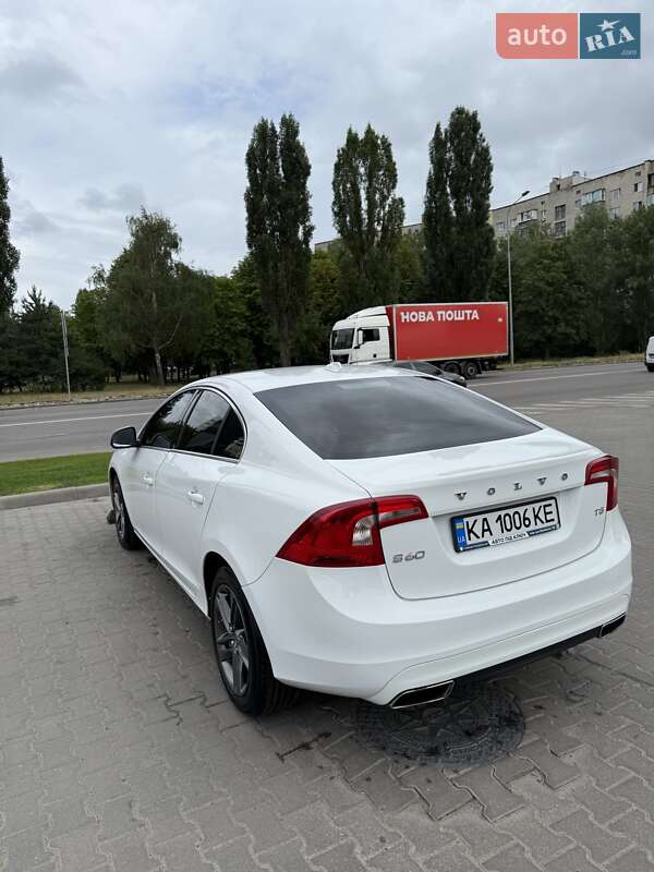 Седан Volvo S60 2014 в Вишневому