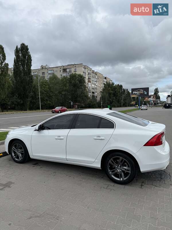 Седан Volvo S60 2014 в Вишневому