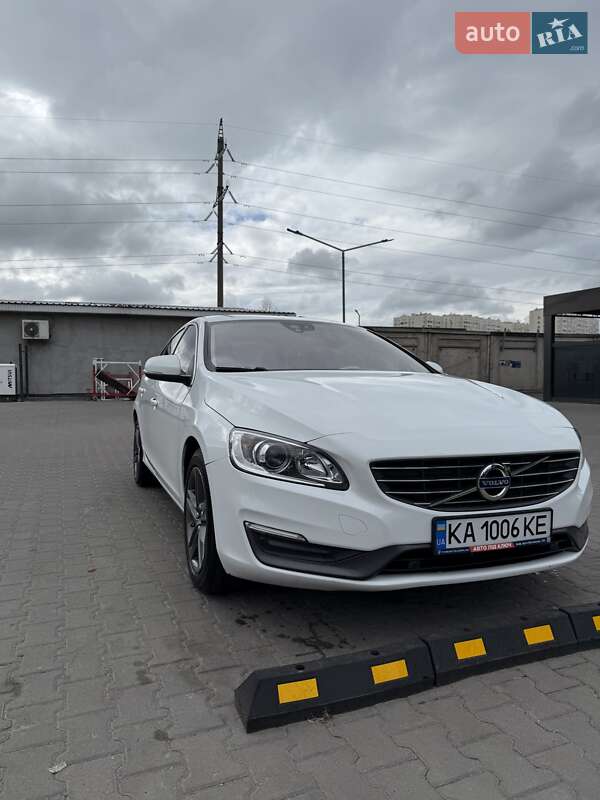 Седан Volvo S60 2014 в Вишневому