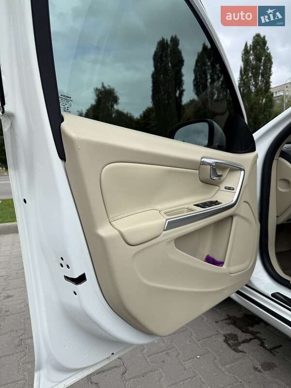 Седан Volvo S60 2014 в Вишневому
