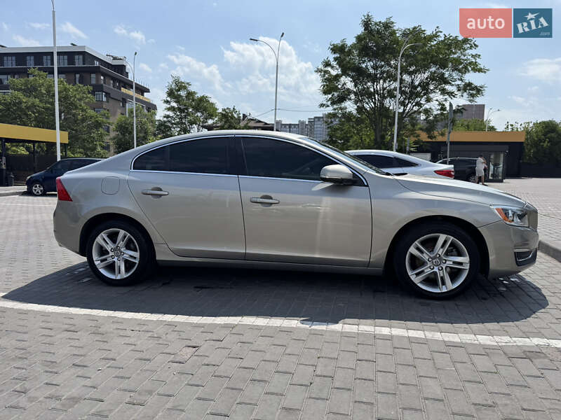 Седан Volvo S60 2014 в Днепре