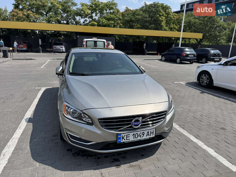 Седан Volvo S60 2014 в Днепре