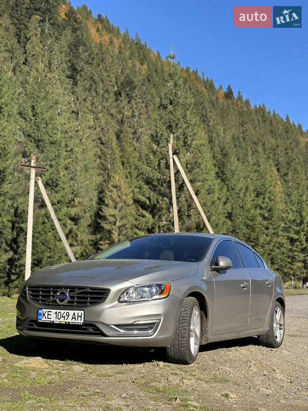 Седан Volvo S60 2014 в Днепре