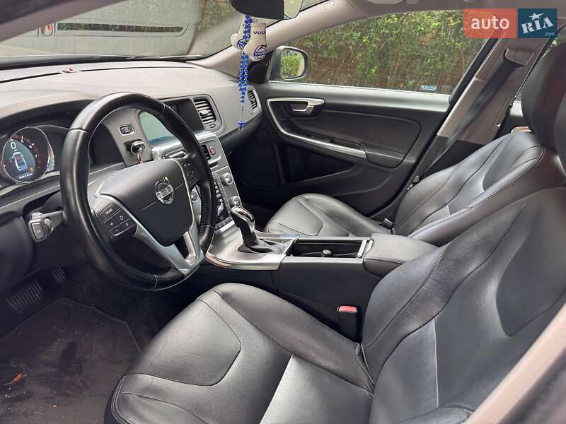 Седан Volvo S60 2014 в Киеве