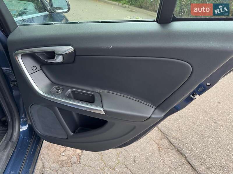 Седан Volvo S60 2014 в Киеве