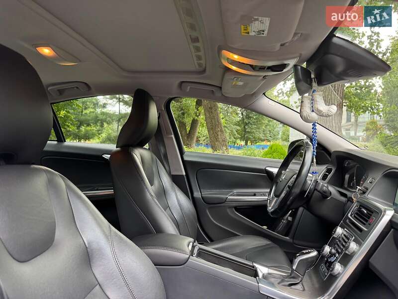 Седан Volvo S60 2014 в Киеве