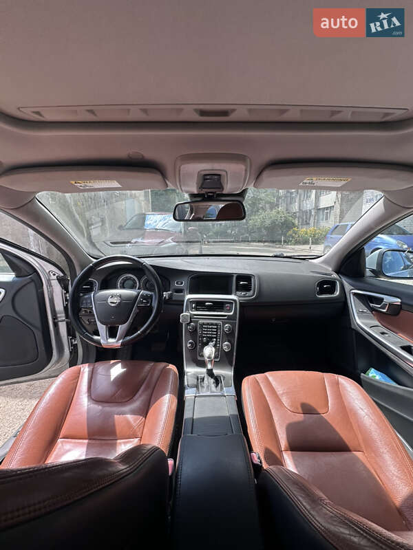 Седан Volvo S60 2012 в Днепре