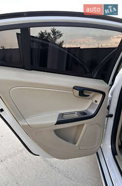 Седан Volvo S60 2012 в 
