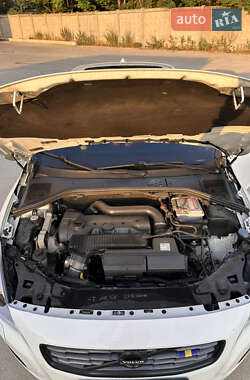 Седан Volvo S60 2012 в 