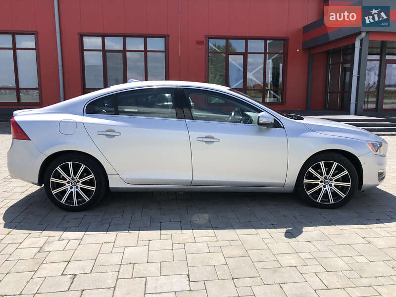 Седан Volvo S60 2016 в Ровно