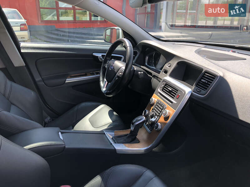 Седан Volvo S60 2016 в Ровно