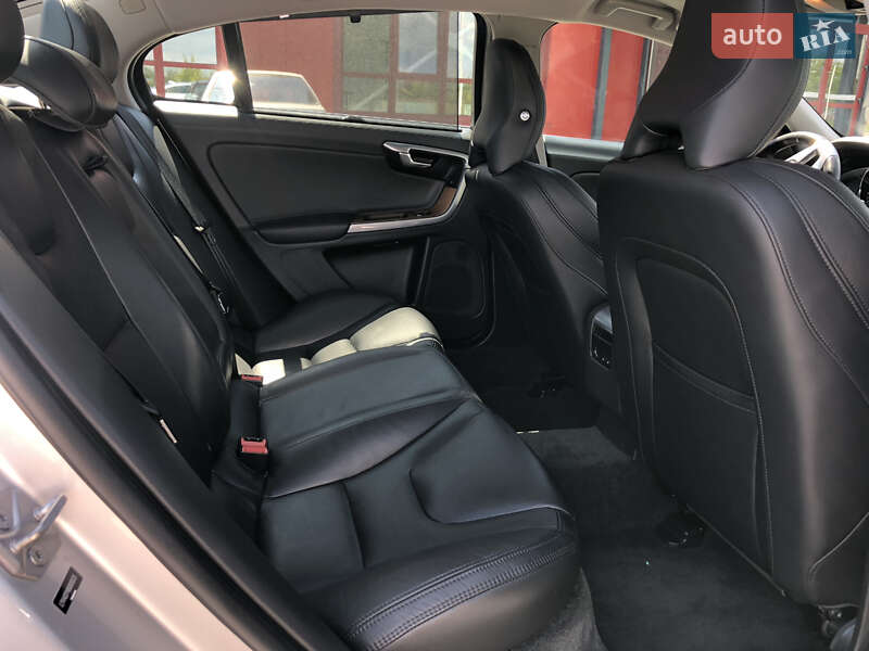 Седан Volvo S60 2016 в Ровно