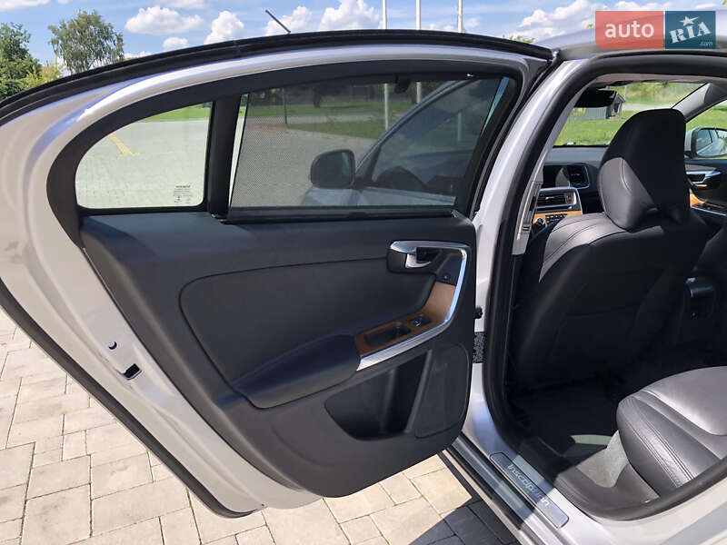 Седан Volvo S60 2016 в Ровно