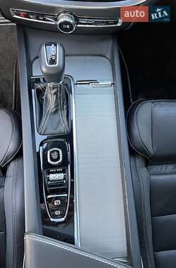 Седан Volvo S60 2019 в 
