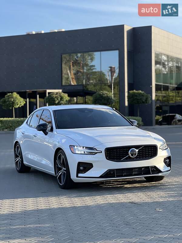 Седан Volvo S60 2019 в 