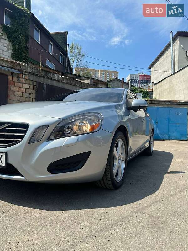 Седан Volvo S60 2013 в Киеве