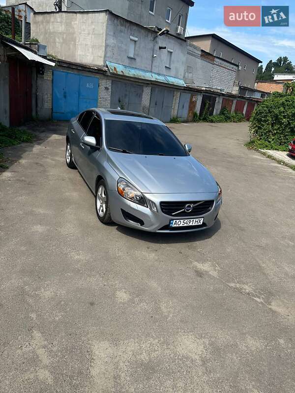 Седан Volvo S60 2013 в Киеве