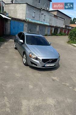 Седан Volvo S60 2013 в 