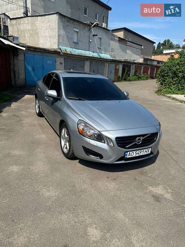 Седан Volvo S60 2013 в Киеве