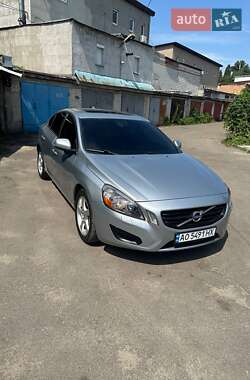 Седан Volvo S60 2013 в 