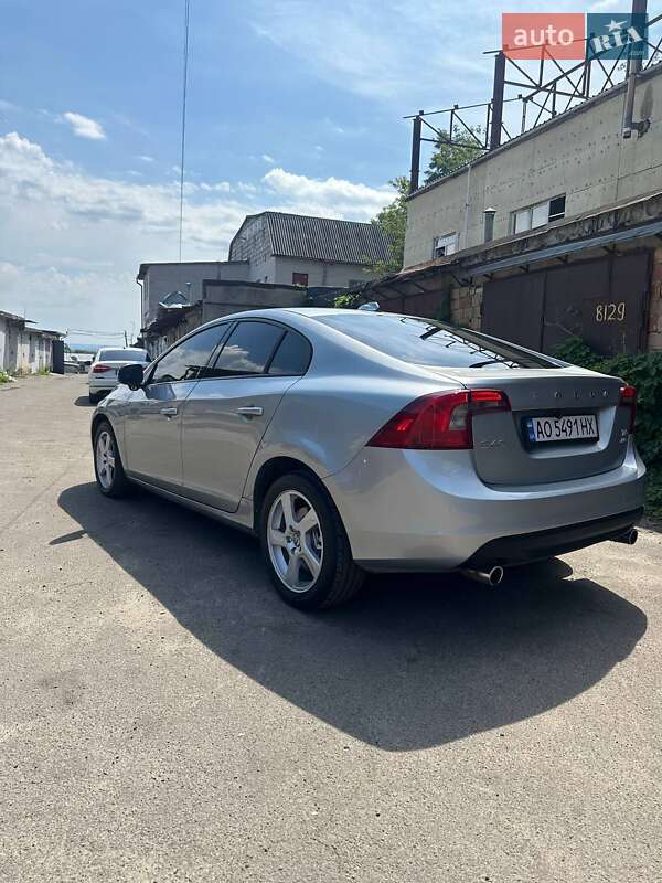 Седан Volvo S60 2013 в Киеве