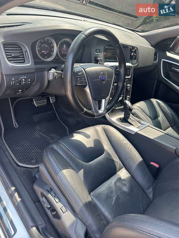 Седан Volvo S60 2013 в Киеве
