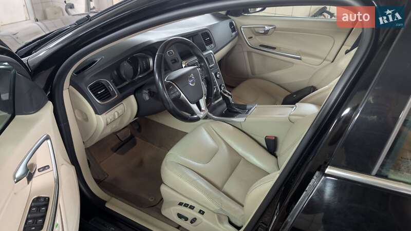 Седан Volvo S60 2014 в Киеве