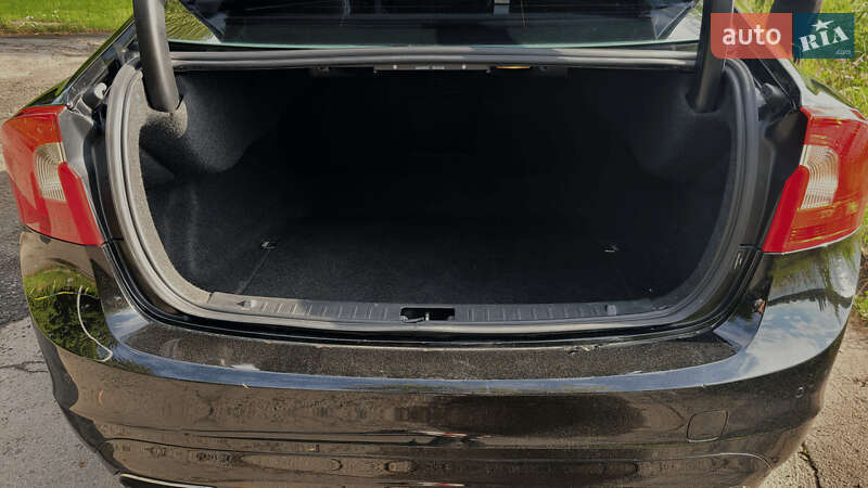 Седан Volvo S60 2014 в Ровно