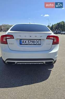Седан Volvo S60 2017 в 