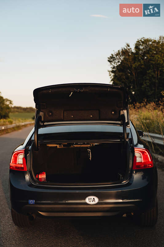 Седан Volvo S60 2012 в Ровно