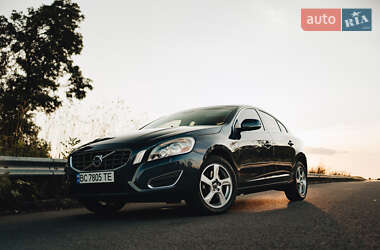 Седан Volvo S60 2012 в 