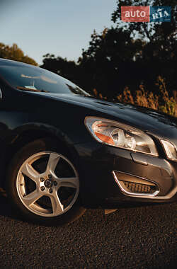 Седан Volvo S60 2012 в 