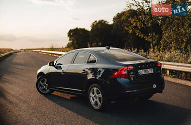 Седан Volvo S60 2012 в 