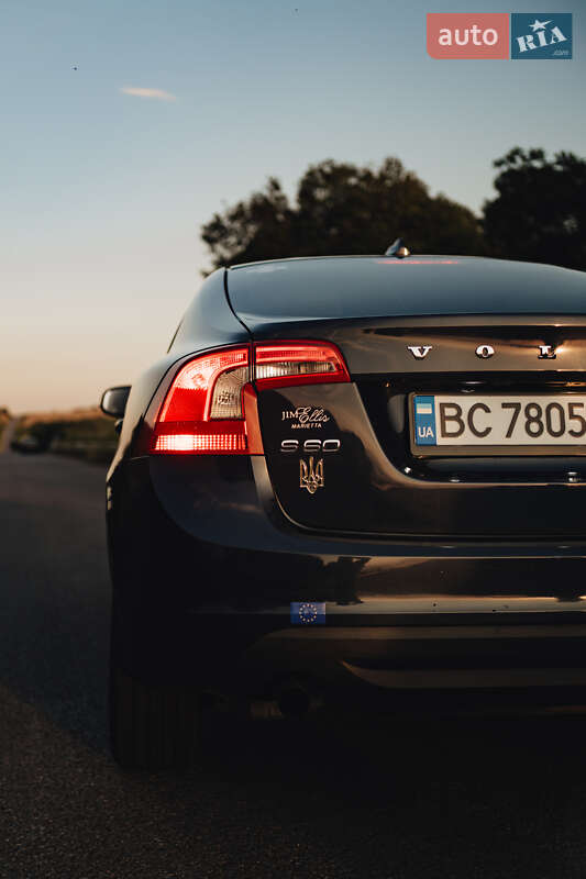 Седан Volvo S60 2012 в Ровно
