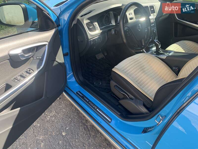 Седан Volvo S60 2013 в Кропивницком