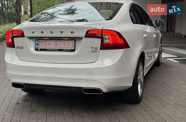 Седан Volvo S60 2013 в 