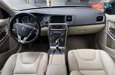 Седан Volvo S60 2013 в 