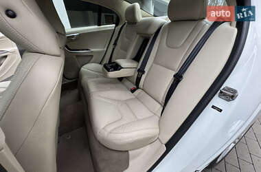 Седан Volvo S60 2013 в 