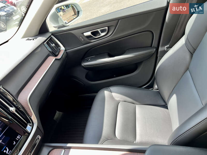 Седан Volvo S60 2020 в Киеве