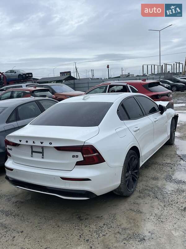 Седан Volvo S60 2023 в Киеве
