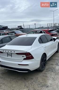 Седан Volvo S60 2023 в 