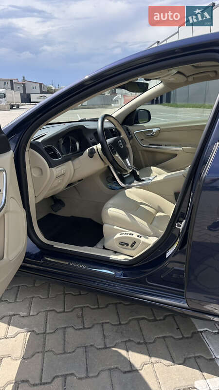 Седан Volvo S60 2014 в Ивано-Франковске