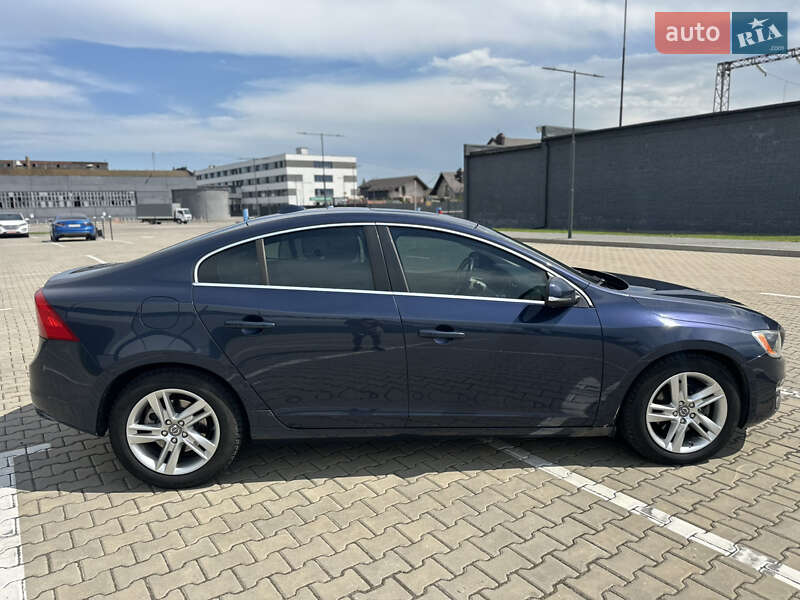 Седан Volvo S60 2014 в Ивано-Франковске