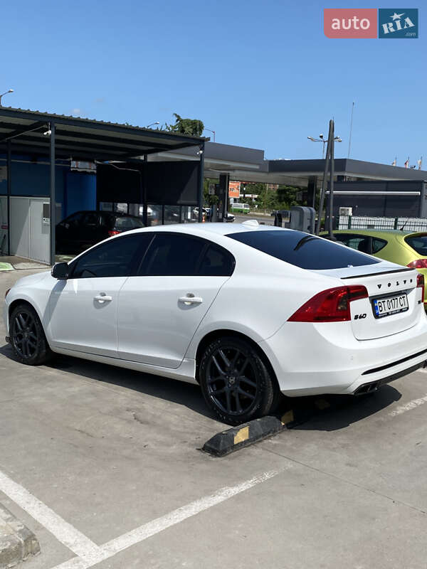 Седан Volvo S60 2015 в Измаиле