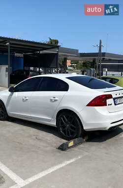 Седан Volvo S60 2015 в 