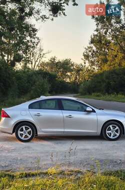 Седан Volvo S60 2016 в 